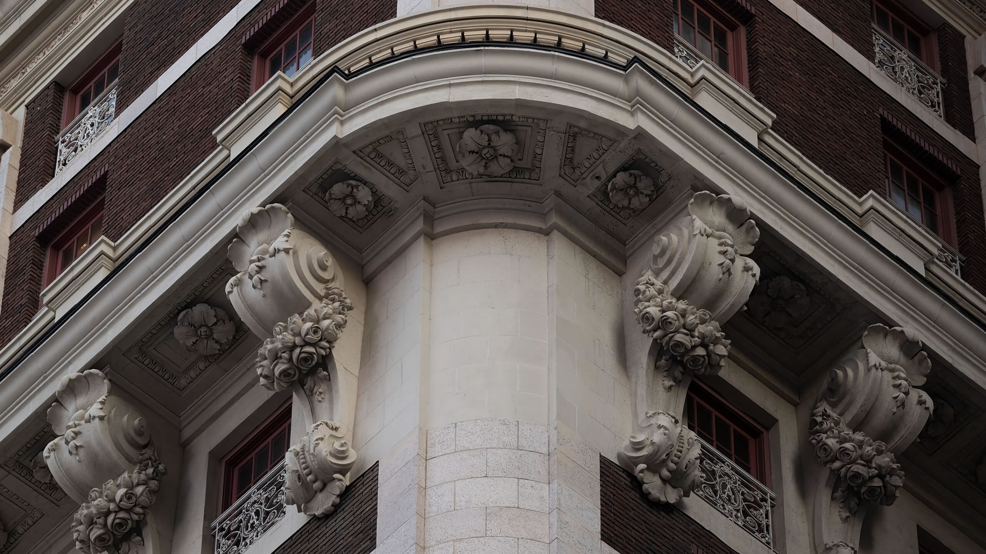 Experience Dallas's design history, from Art Deco to modernism.
