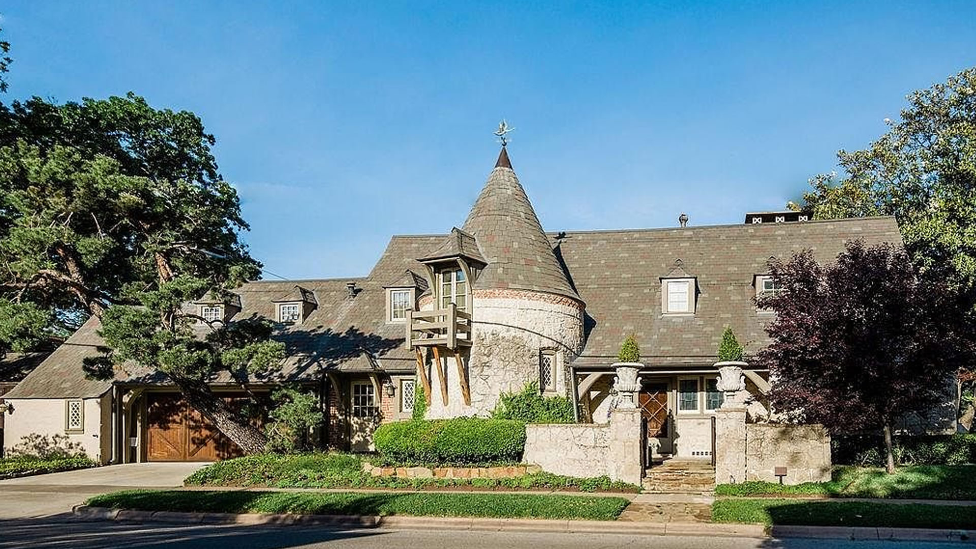 Dallas Architectural Discoveries: A Private City Tour - BOOK TODAY