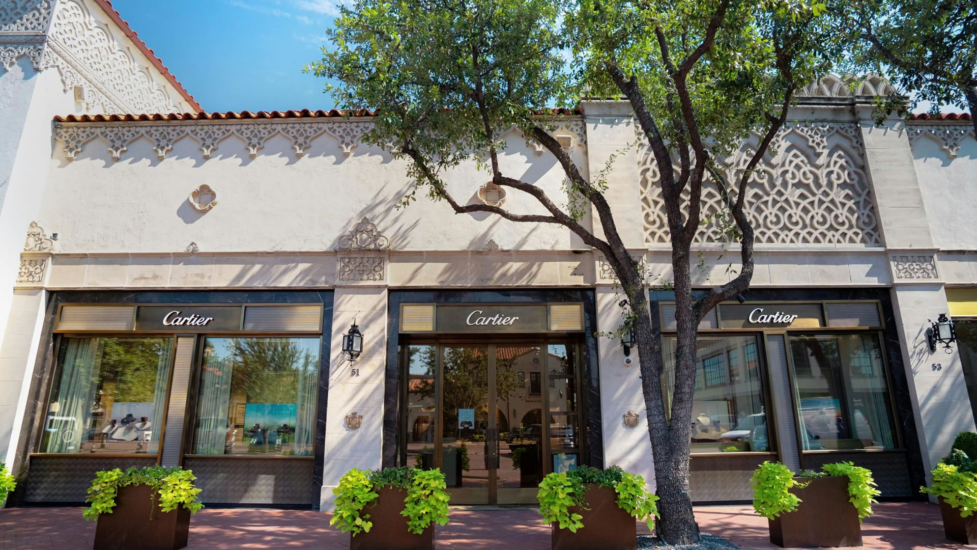 Your private, chauffeured tour of Dallas's greatest buildings awaits.
