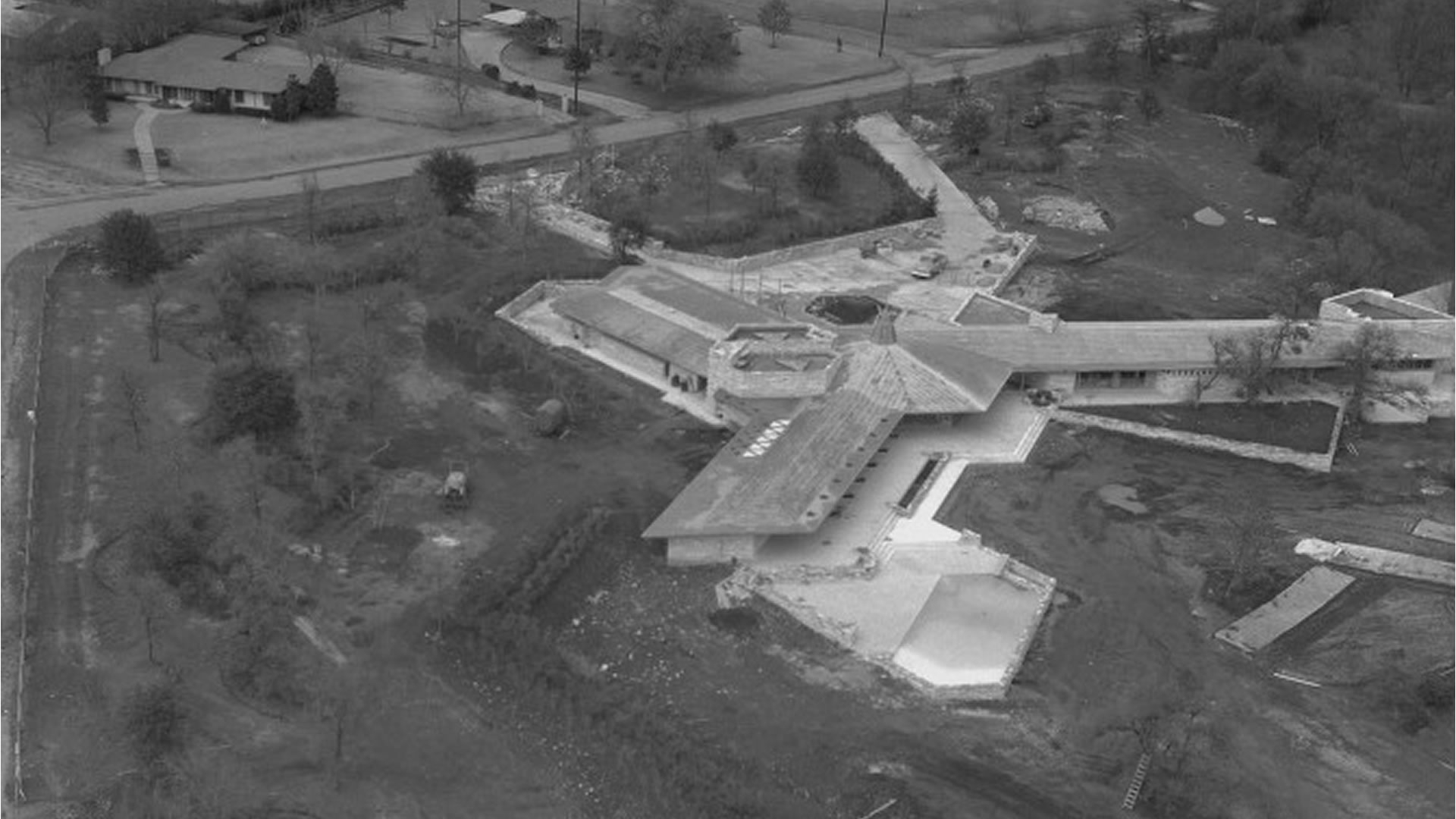 Discover the work of masters like Frank Lloyd Wright in Dallas.
